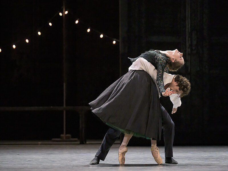 Alexandre Cagnat und Weronika Frodyma als Emma Bovary tanzen leidenschaftlich.