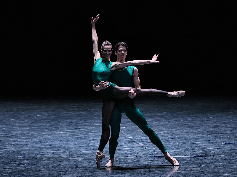 Polina Semionova und Martin ten Kortenaar in William Forsythes In the Middle, Somewhat Elevated.