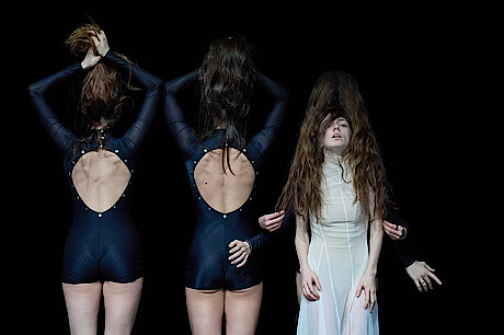 3 Tänzerinnen und viele Haare