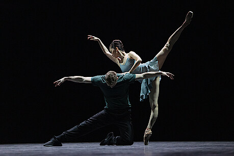 Haruka Sassa und Alexei Orlenco in Blake Works I