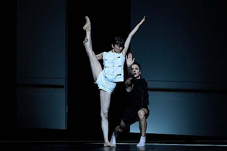 Jan Casier und Haruka Sassa in Sol Leons "Stars Like Moths"