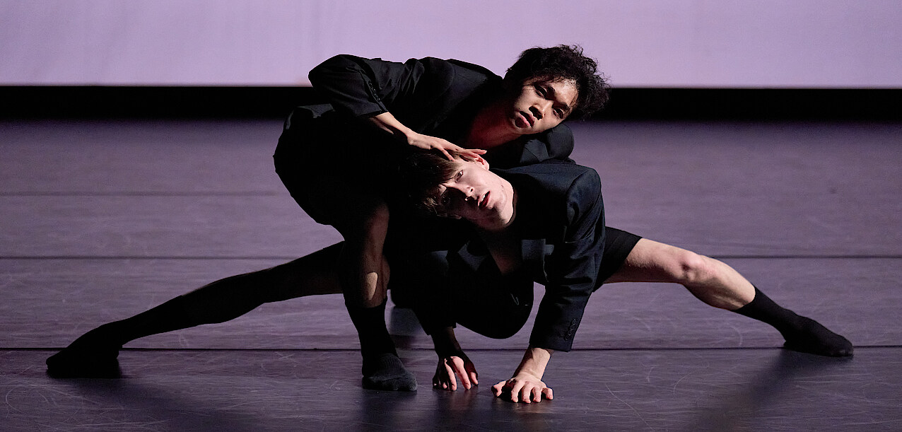 Zwei tanzende Männer